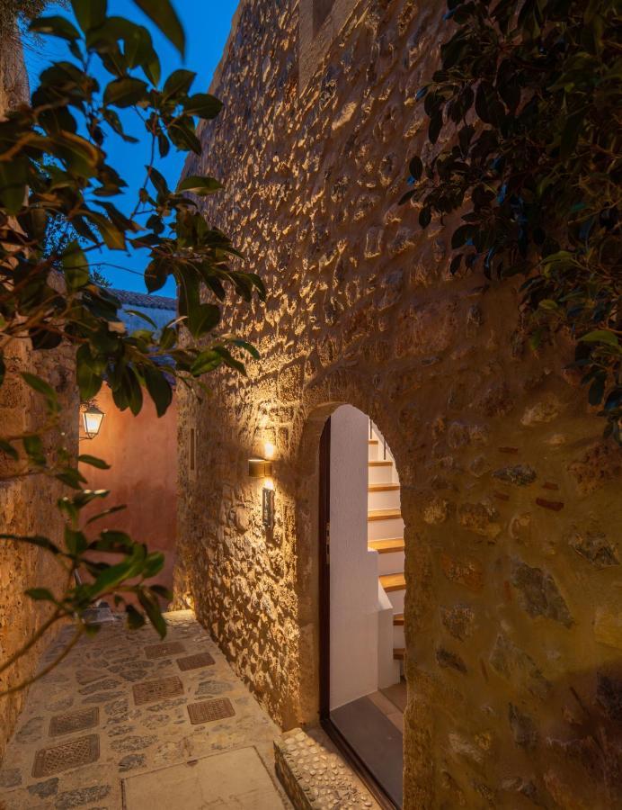 Kalnterimi Guesthouses 모넴바시아 외부 사진